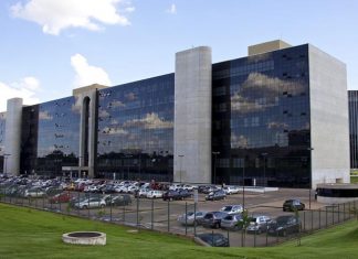 Seguindo Supremo, TST julga válida terceirização de atividade-fim